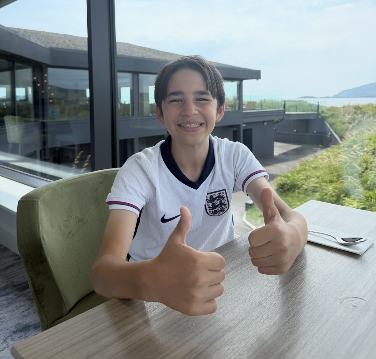Mika giving a thumbs up